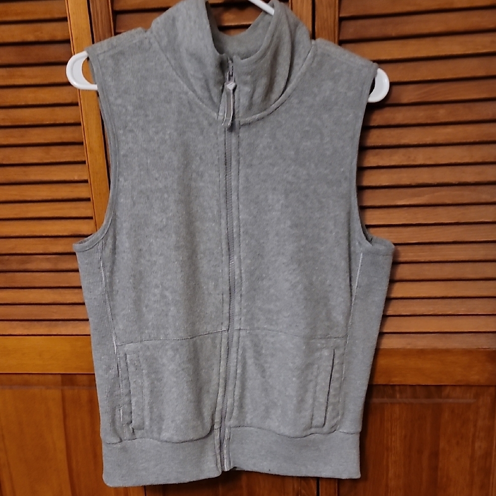Gray Sleeveless Zip-Up Vest